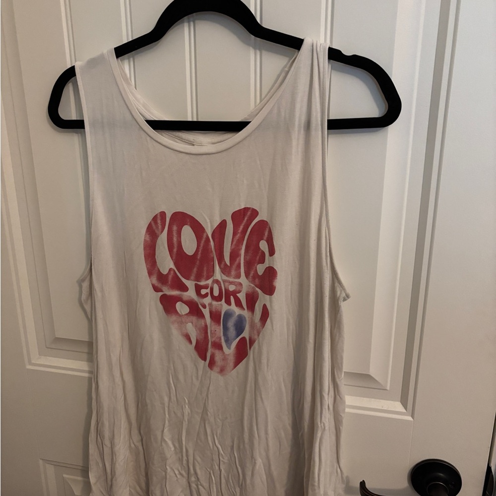 Old Navy Cream Sleeveless Tank Top with Heart Design